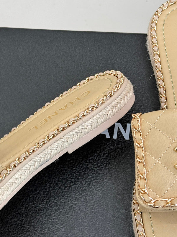 FLAT CHAIN HEART SLIPPER IN BISQUE BEIGE LAMBSKIN