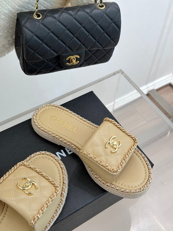 FLAT CHAIN HEART SLIPPER IN BISQUE BEIGE LAMBSKIN