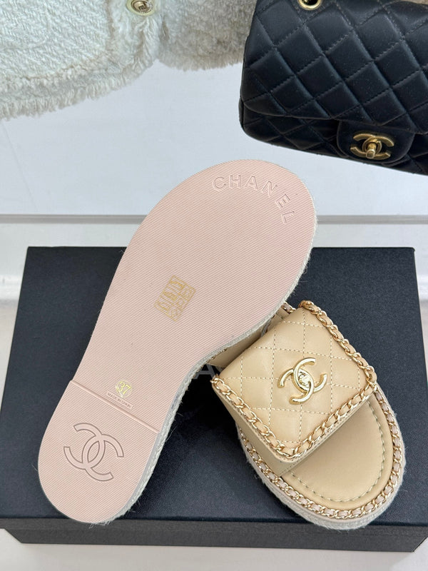 FLAT CHAIN HEART SLIPPER IN BISQUE BEIGE LAMBSKIN