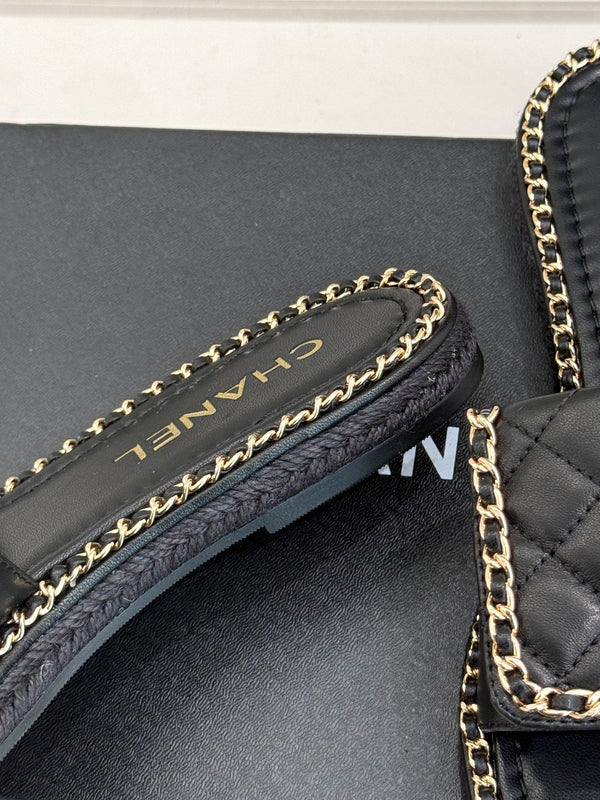 PANTOFOLA PIATTA A FORMA DI CUORE IN PELLE DI AGNELLO NERA