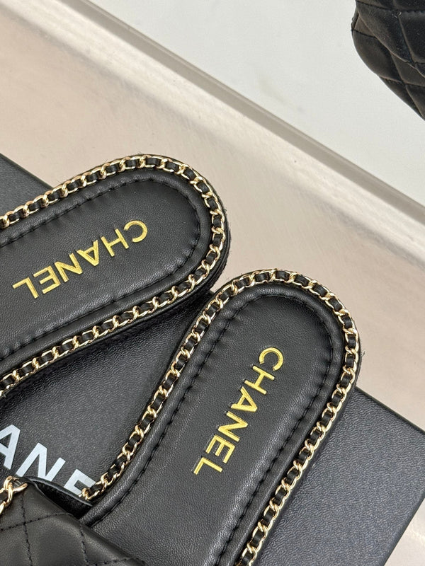 PANTOFOLA PIATTA A FORMA DI CUORE IN PELLE DI AGNELLO NERA