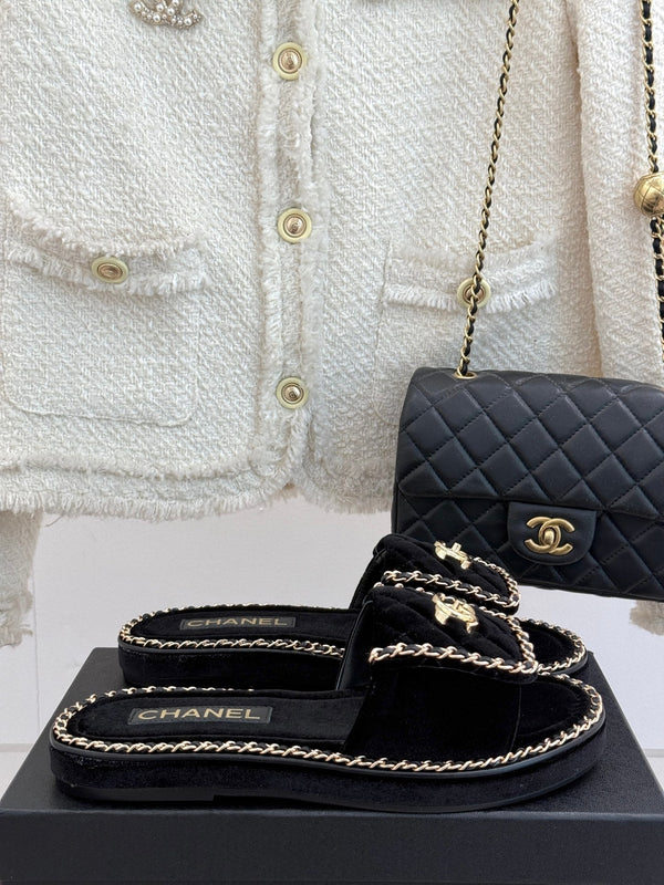 FLAT CHAIN HEART SLIPPER IN BLACK VELVET