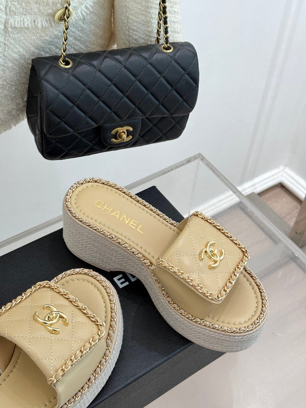 PANTOFOLA CON CUORE A CATENA E SUOLA SPESSA IN PELLE DI AGNELLO BEIGE BISQUE