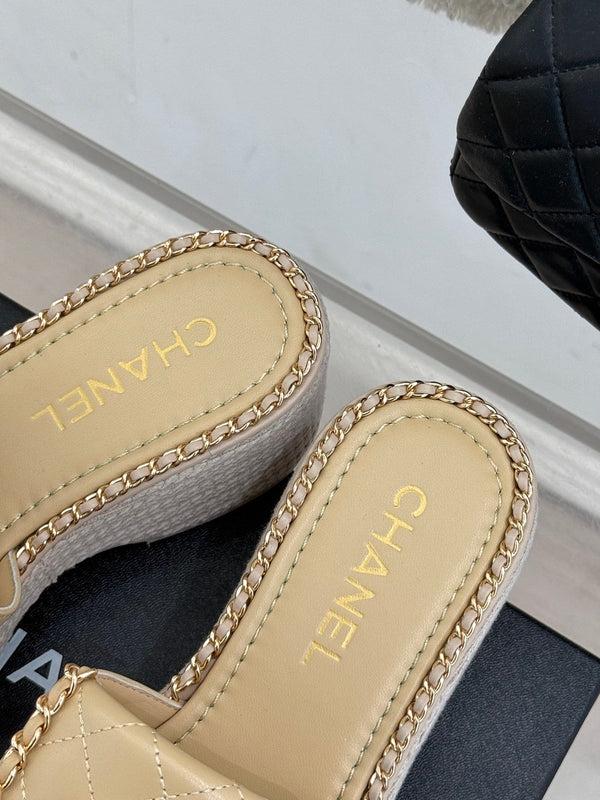 PANTOFOLA CON CUORE A CATENA E SUOLA SPESSA IN PELLE DI AGNELLO BEIGE BISQUE