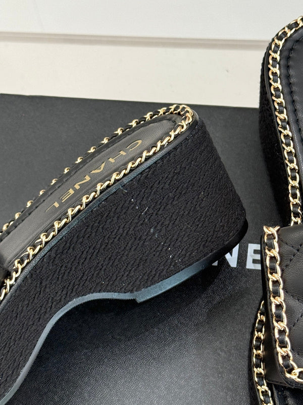 PANTOFOLA CON CUORE A CATENA E SUOLA SPESSA IN PELLE DI AGNELLO NERA