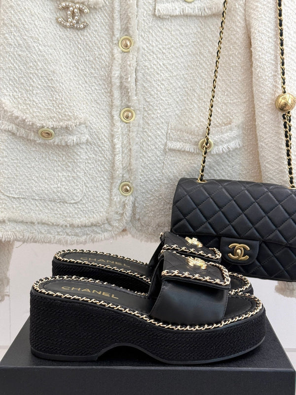 PANTOFOLA CON CUORE A CATENA E SUOLA SPESSA IN PELLE DI AGNELLO NERA