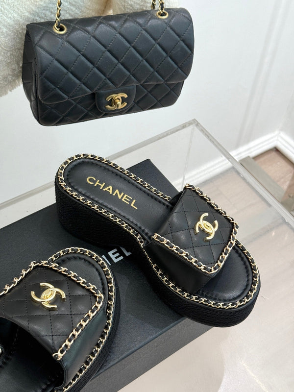 PANTOFOLA CON CUORE A CATENA E SUOLA SPESSA IN PELLE DI AGNELLO NERA