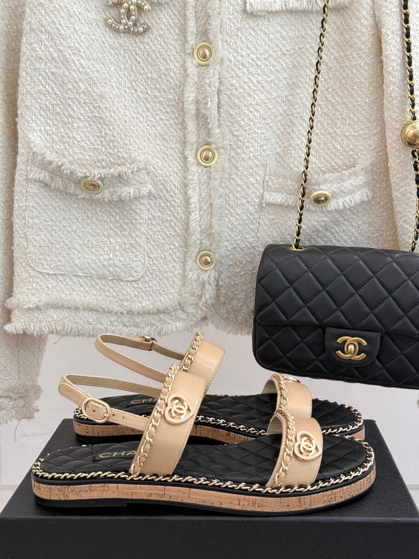 SANDALO PIATTA A CATENA CON CUORE IN PELLE DI AGNELLO BEIGE BISQUE