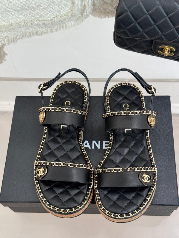 FLAT CHAIN HEART SANDAL IN BLACK LAMBSKIN