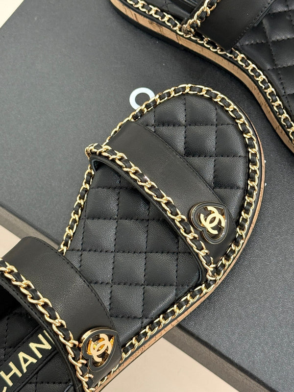 FLAT CHAIN HEART SANDAL IN BLACK LAMBSKIN