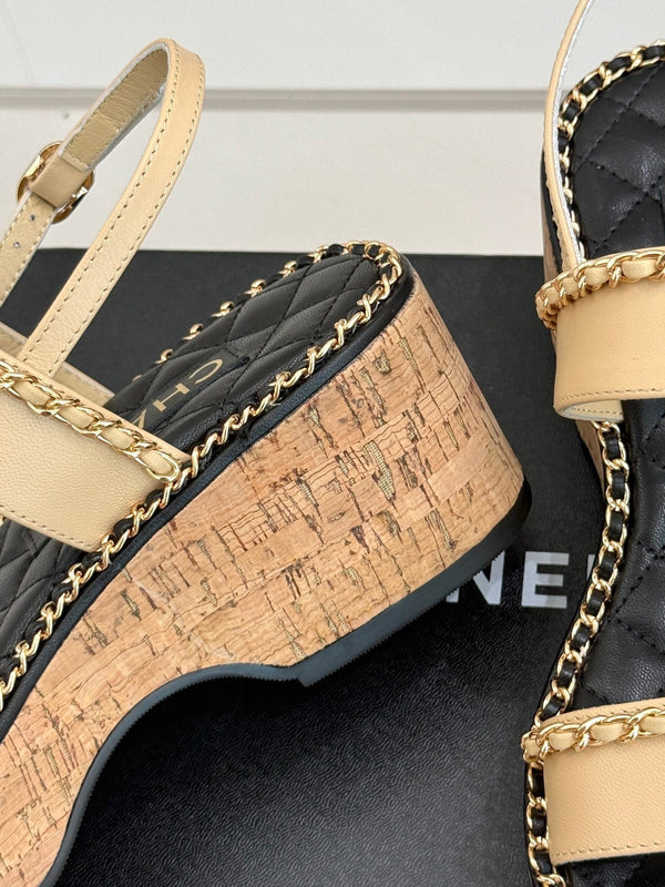 THICK-SOLED CHAIN HEART SANDAL IN BISQUE BEIGE LAMBSKIN