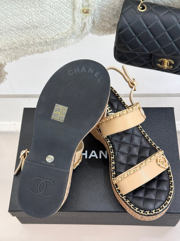 THICK-SOLED CHAIN HEART SANDAL IN BISQUE BEIGE LAMBSKIN