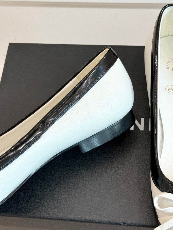 Chanel 25 Bowknot Ballet Flat White Black Sheepskin 473065