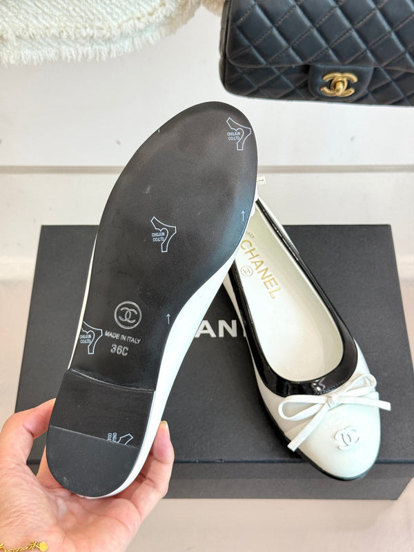 Chanel 25 Bowknot Ballet Flat White Black Sheepskin 473065