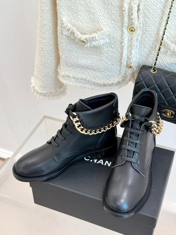 CC Classic Large Chain Martin Booots Black Sheepskin 404668