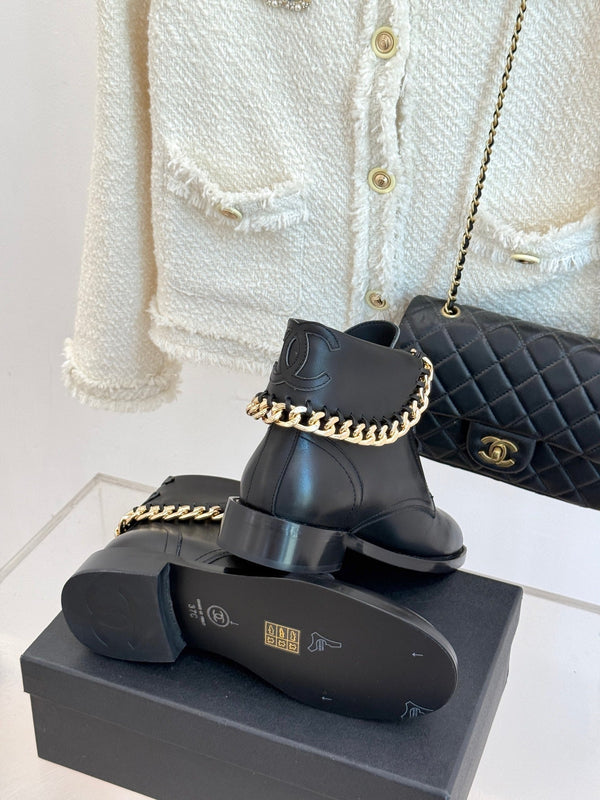 CC Classic Large Chain Martin Booots Black Sheepskin 404668