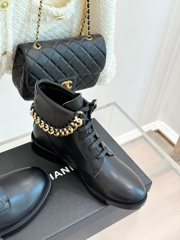 CC Classic Large Chain Martin Booots Black Sheepskin 404668