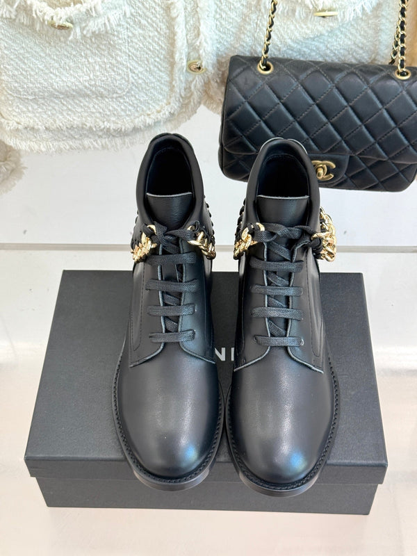 CC Classic Large Chain Martin Booots Black Sheepskin 404668