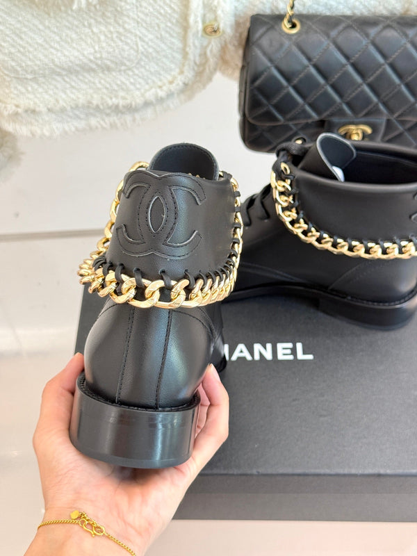 CC Classic Large Chain Martin Booots Black Sheepskin 404668