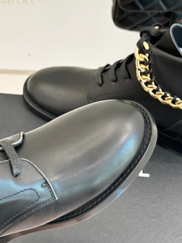 CC Classic Large Chain Martin Booots Black Sheepskin 404668