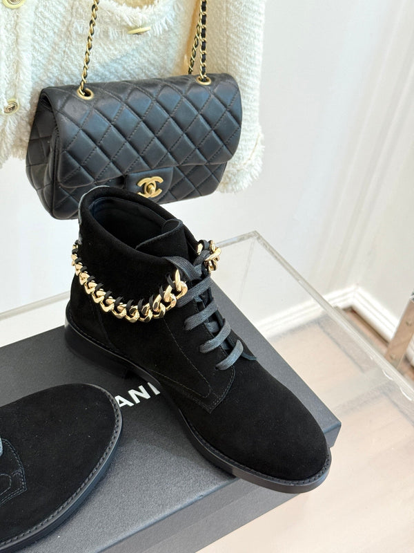 CC Classic Large Chain Martin Booots Black Suede  404671