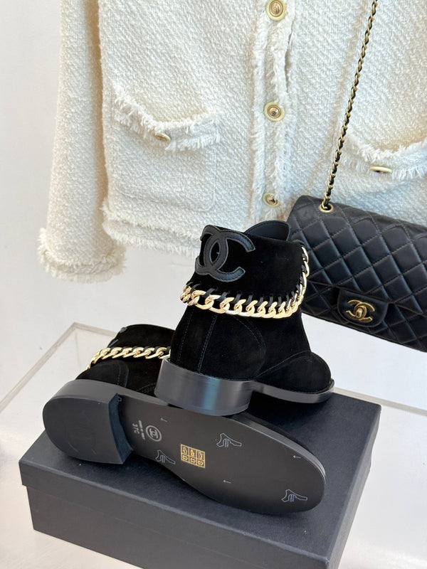 CC Classic Large Chain Martin Booots Black Suede  404671