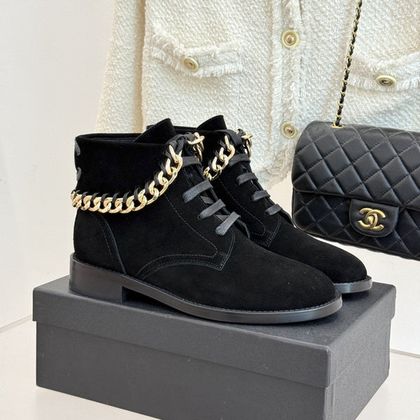 CC Classic Large Chain Martin Booots Black Suede  404671