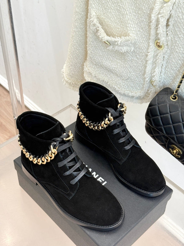 CC Classic Large Chain Martin Booots Black Suede  404671