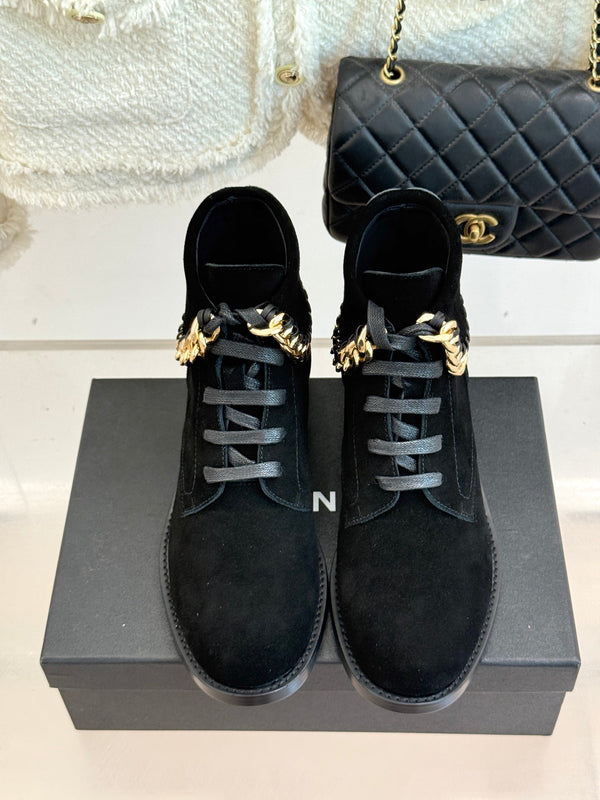 CC Classic Large Chain Martin Booots Black Suede  404671