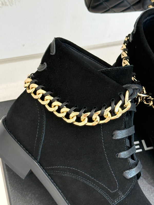 CC Classic Large Chain Martin Booots Black Suede  404671