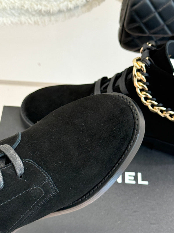 CC Classic Large Chain Martin Booots Black Suede  404671