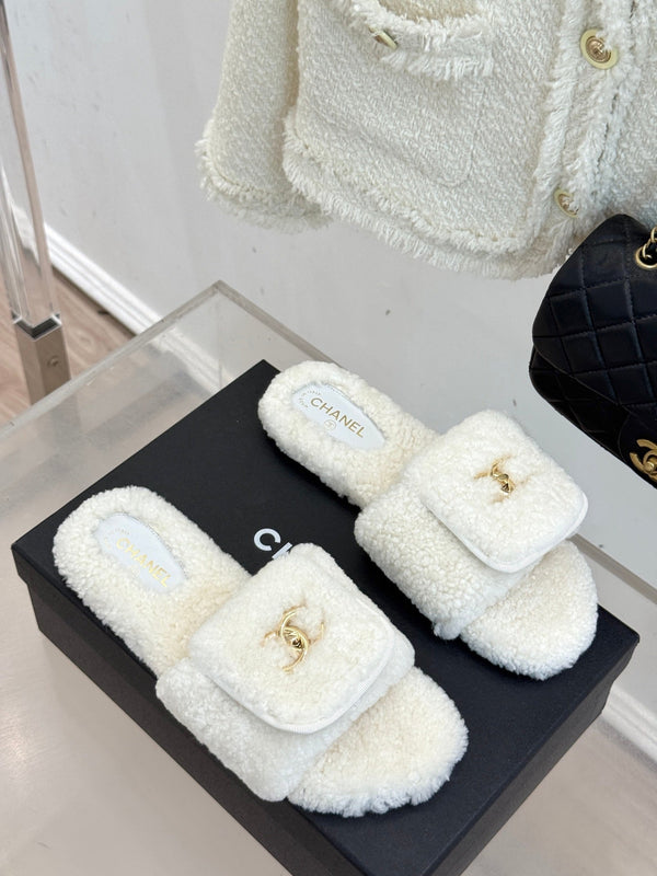 Chanel 25 Buckle Flip-up Thick-soled Slippers White Wool 465383