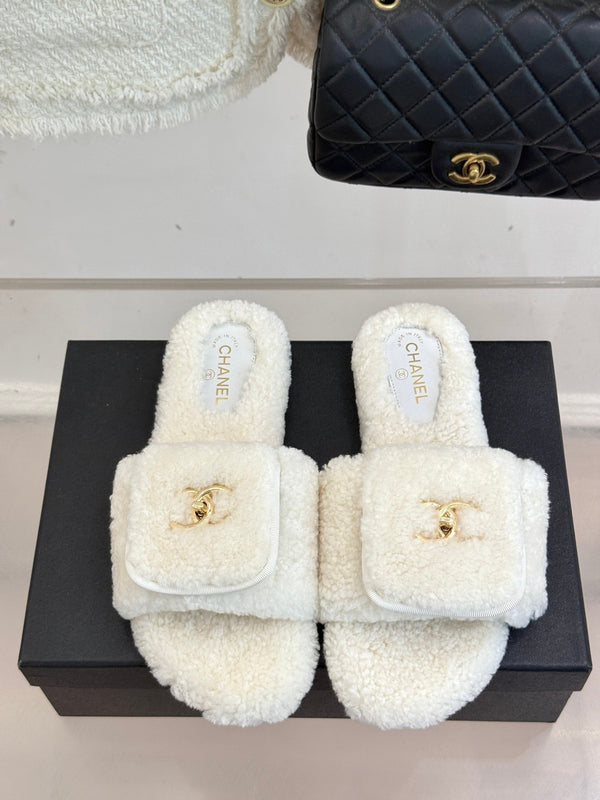 Chanel 25 Buckle Flip-up Thick-soled Slippers White Wool 465383