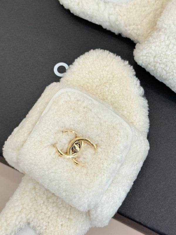Chanel 25 Buckle Flip-up Thick-soled Slippers White Wool 465383