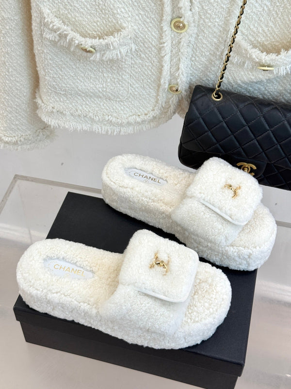 Chanel 25 Buckle Flip-up Thick-soled Slippers White Wool 465387