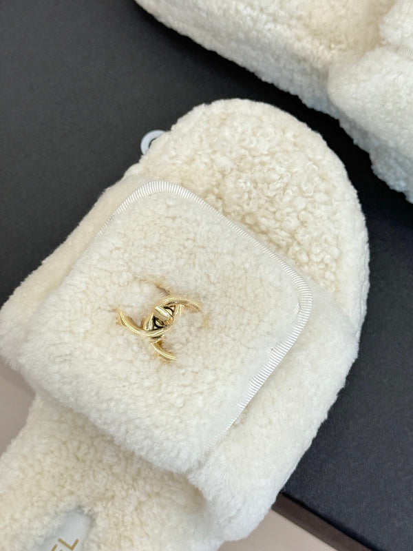 Chanel 25 Buckle Flip-up Thick-soled Slippers White Wool 465387