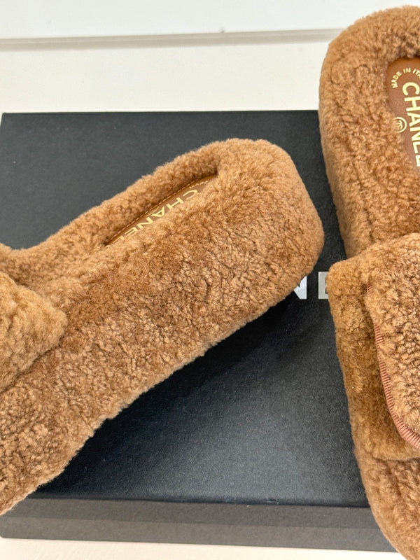 Chanel 25 Buckle Flip-up Thick-soled Slippers Brown Wool 465384