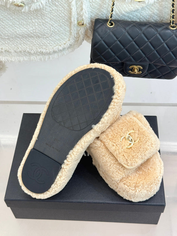 Chanel 25 Buckle Flip-up Thick-soled Slippers Beige Wool 465385