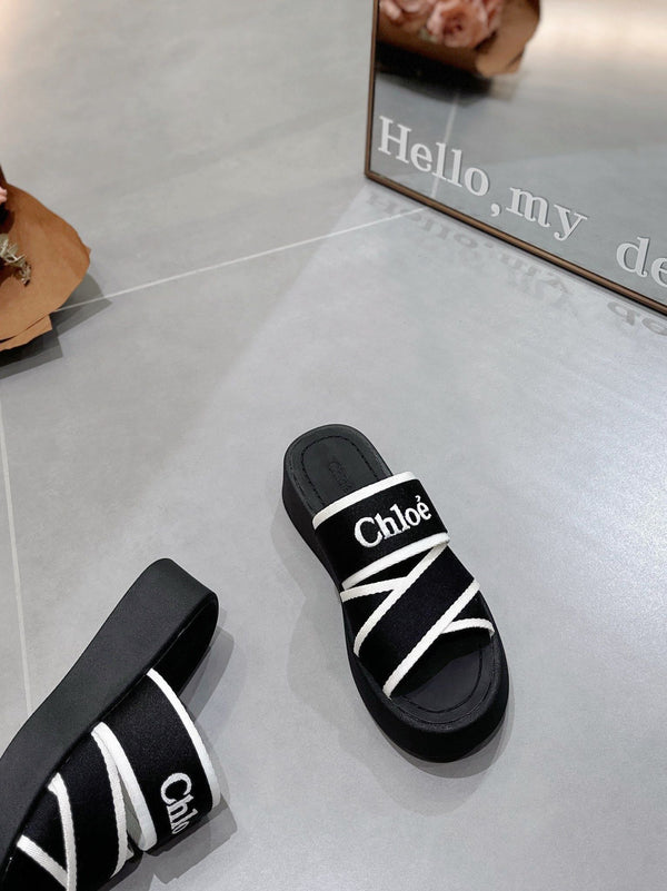 CHLOÉ PLATFORM SANDALS IN BLACK MIX WHITE DENSITY KNIT