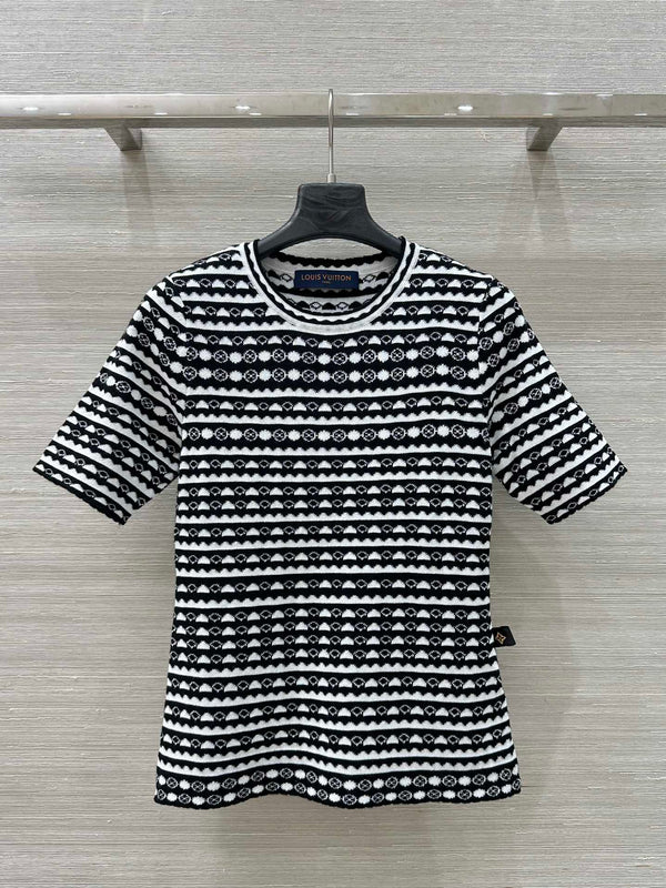 LV 25 Geometric Wave Pattern Round Neck Knitted T- Shirt Black Wool