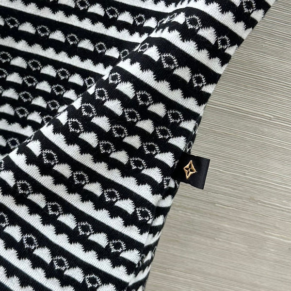 LV 25 Geometric Wave Pattern Round Neck Knitted T- Shirt Black Wool