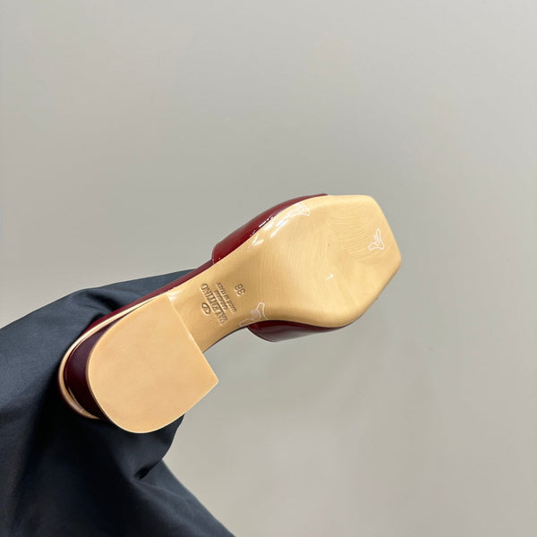 Vogo Signature High Shine Open Toe Sandals In Burgundy Glossy Lambskin  839829