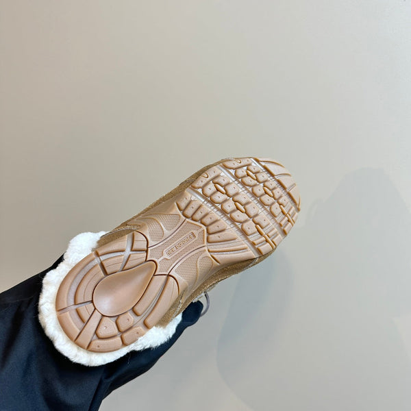 Miu x Balance 530 SL Mule in pelle scamosciata marrone scuro