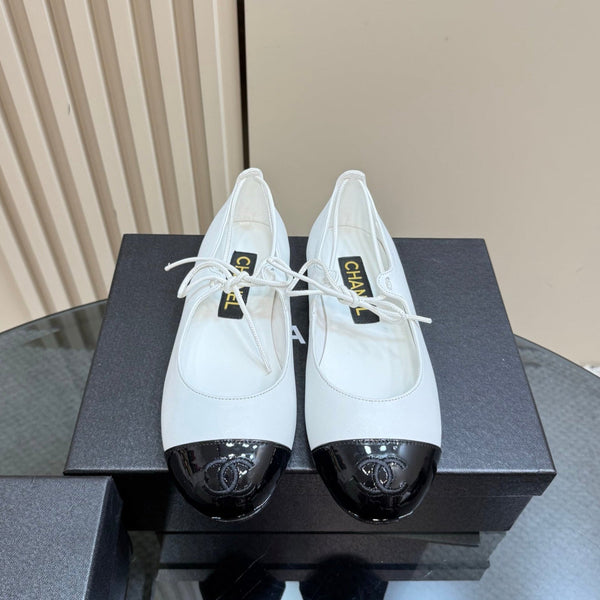 CC 25 Mary Jane Flat White Leather with Patent Leather 239411