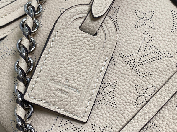 hand it all pm 29cm beige mahina calfskin