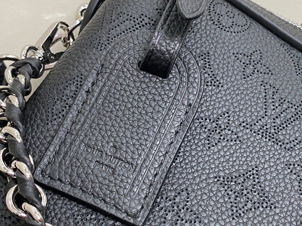 hand it all pm 29cm black mahina calfskin