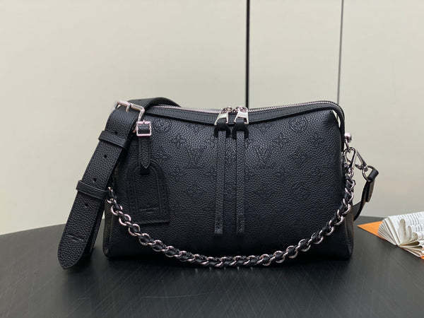 hand it all pm 29cm black mahina calfskin