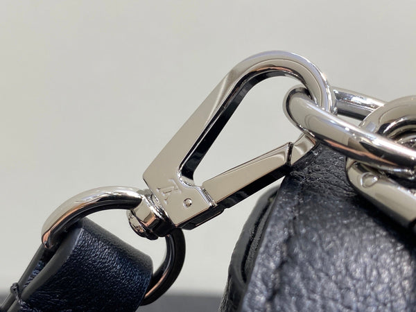 Twist MM Slim 23cm Black Calfskin