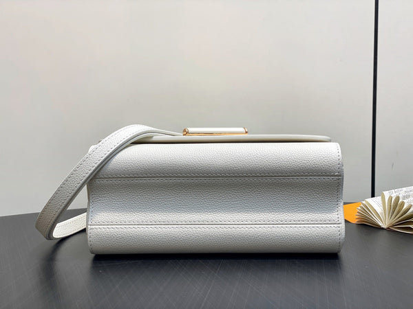 Twist MM Slim 23cm Cream Calfskin