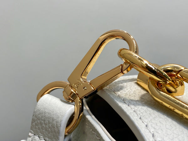 Twist MM Slim 23cm Cream Calfskin